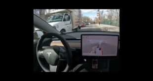 Autopilot Handles Tight Spot – Tesla FSD Beta 10.11.2 – Canada #Shorts