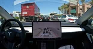 Raw 1x: Tesla Full Self-Driving Drives Through Los Angeles for One Hour with Zero Takeovers
