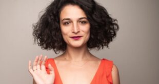 Who wants to buy tickets early for Jenny Slate in Boston, MA Nov 08, 2022