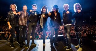 Who wants to get tickets early to see Foreigner in Tucson, AZ Apr 3rd, 2023