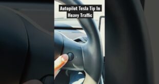 Tesla Autopilot Tip In Heavy Traffic #shorts #tesla #model3