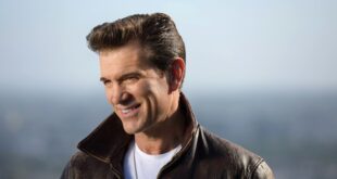 Presale Codes: Chris Isaak- Everybody Knows It’s Christmas Tours show in San Antonio, TX Dec 22nd, 2022