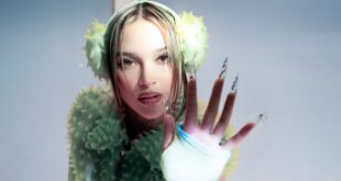 Show news: Lolo Zouaï – The PLAYGIRL Tour at Irving Plaza in New York Apr 27th, 2023