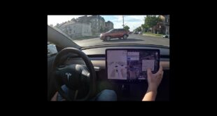 Autopilot Waits for Corvette Driver – Tesla FSD Beta 10.12.2 #Shorts