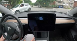 What Happens to Autopilot if Screen Goes Black? – Tesla FSD Beta 10.12.2 – QC, Canada