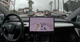 Rainy Day Driving in Los Angeles on Tesla Full Self-Driving Beta 10.69.25