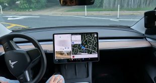 Tesla fsd 10.69 drives roundabout traffic circle #tesla #fsd #fsdbeta #autopilot #elonmusk