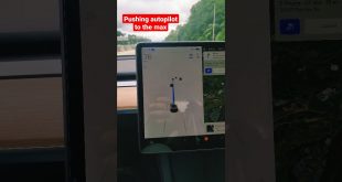 Pushing Autopilot on MAX speed on the highway #shorts #tesla #fsdbeta #autopilot #elonmusk #car