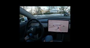 Autopilot Takes Left Turn (4) – Tesla FSD Beta #Shorts