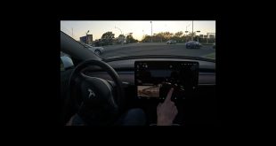 Autopilot Merges With Moving Traffic – Tesla FSD Beta #Shorts
