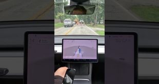 😶‍🌫️little confused Tesla😅 #shorts  #elonmusk  #fsd #fsdbeta #autopilot #magic #Tesla #cybertruck