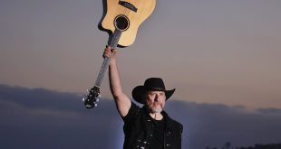 Presale Information: Colin Hay at Howard L. Schrott Center for the Arts in Indianapolis Mar 20th, 2024