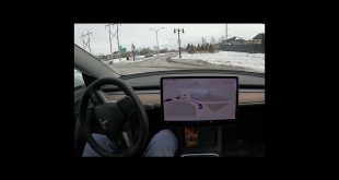Autopilot Takes Roundabout – Tesla FSD Beta #Shorts