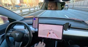 Работа полного «автопилота» FSD Beta от Tesla на дорогах Москвы